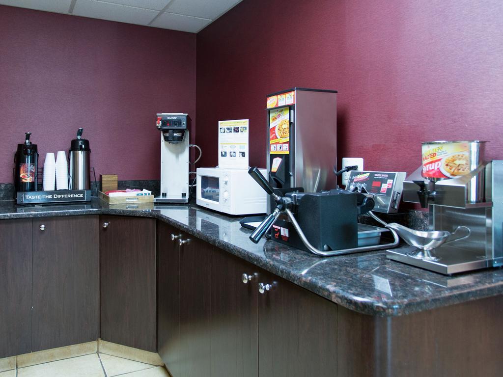 Travelodge By Wyndham Romulus Detroit Airport Экстерьер фото