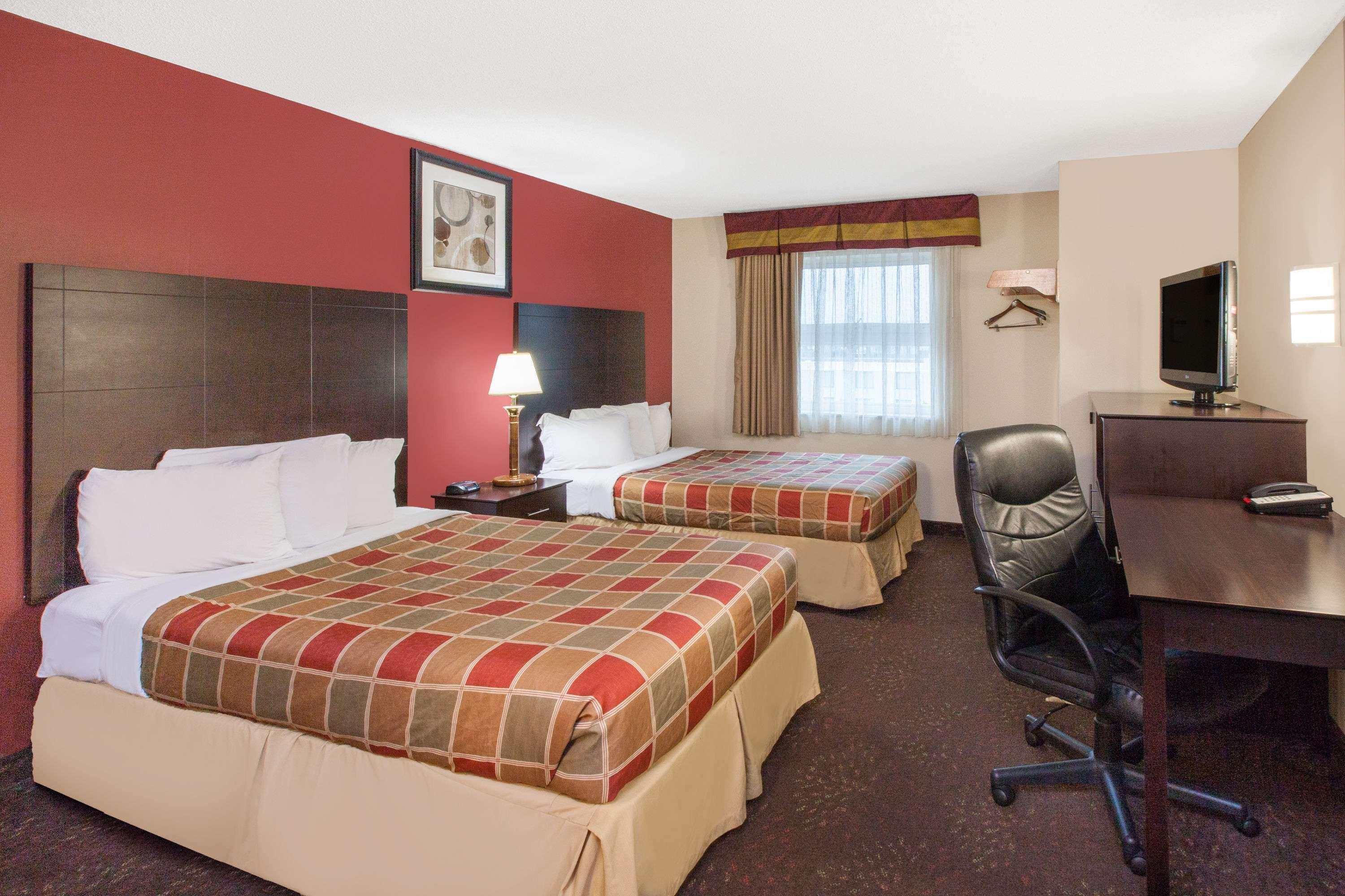 Travelodge By Wyndham Romulus Detroit Airport Экстерьер фото