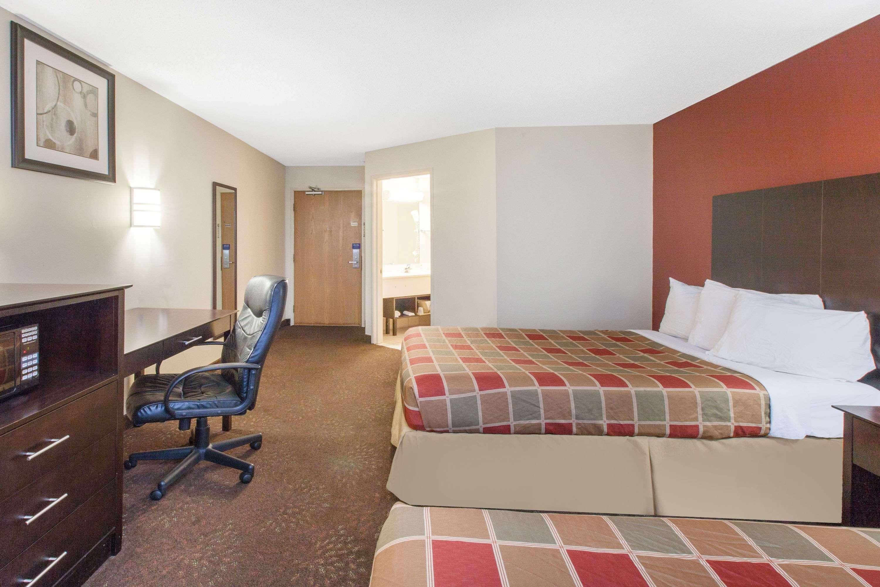 Travelodge By Wyndham Romulus Detroit Airport Экстерьер фото